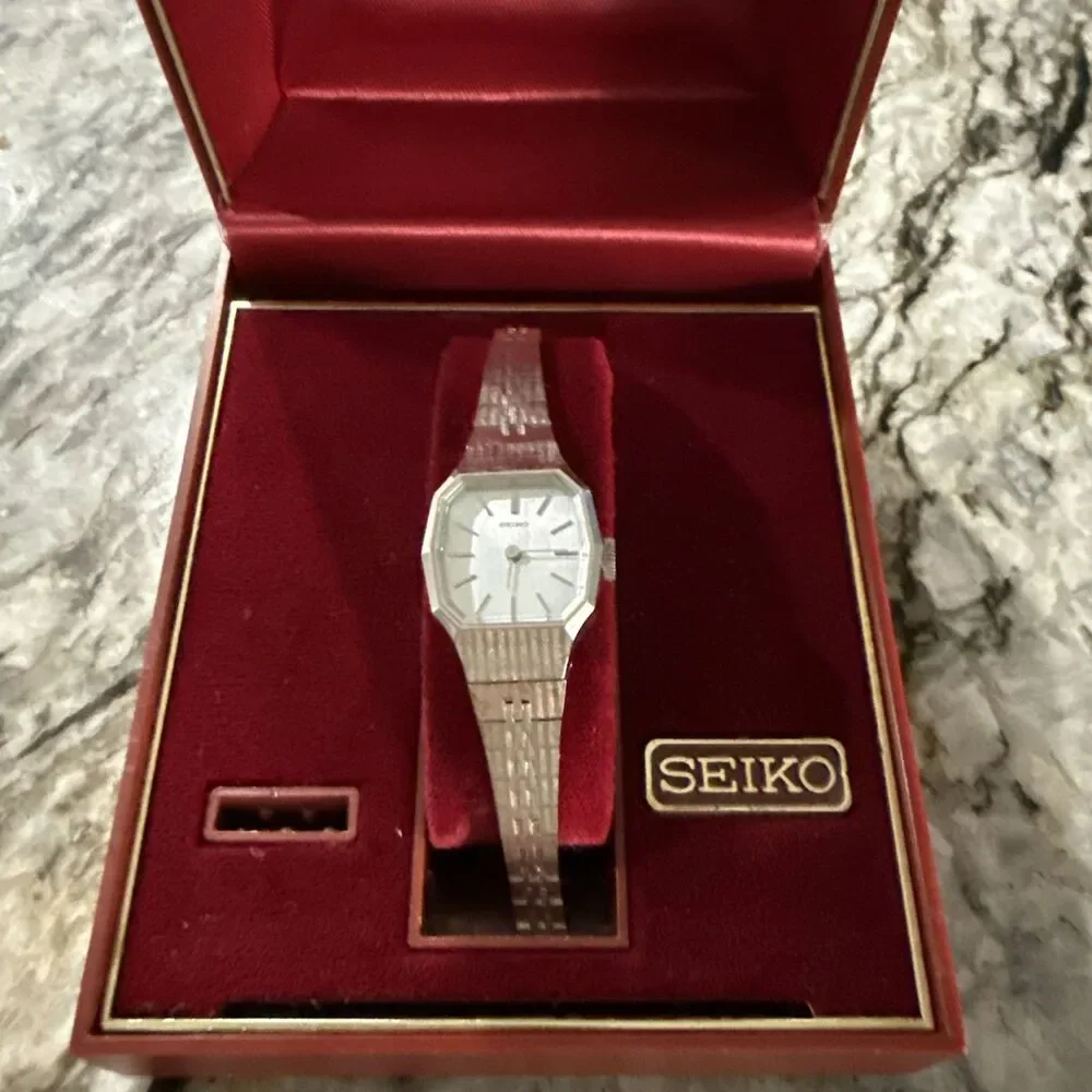 VTG Seiko Wind-Up Watch 11-4899 Blue Dial Silver Tone Band W/Original Box-Runs!